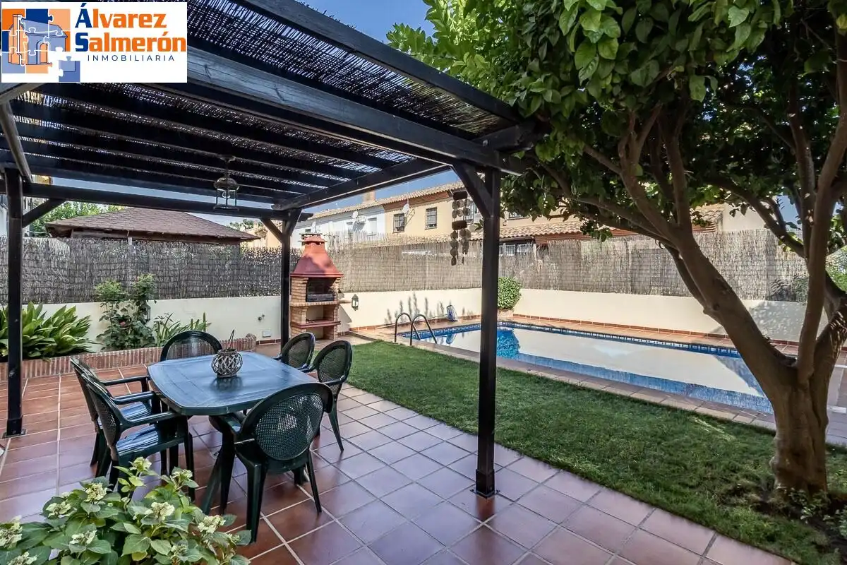 Casa pareada con piscina en venta en Calle CARLOS CANO (HI), imagen 4