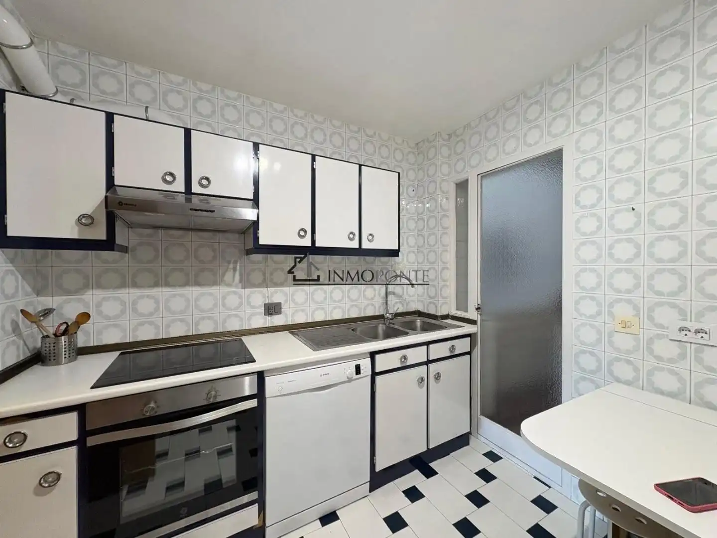 Kitchen of Flat for rent in Pontevedra Capital   with Heating, Terrace and Furnished
