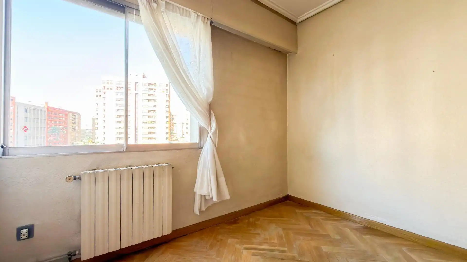 Schlafzimmer von Wohnung zum Verkauf in Valencia mit Klimaanlage, Heizung und Parkett