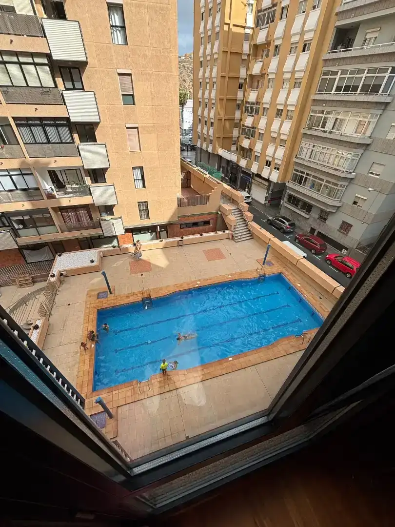 Piscina de Pis en venda en Las Palmas de Gran Canaria amb Aire condicionat
