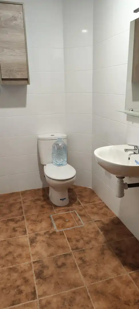 Local comercial de lloguer a Este, imagen 8