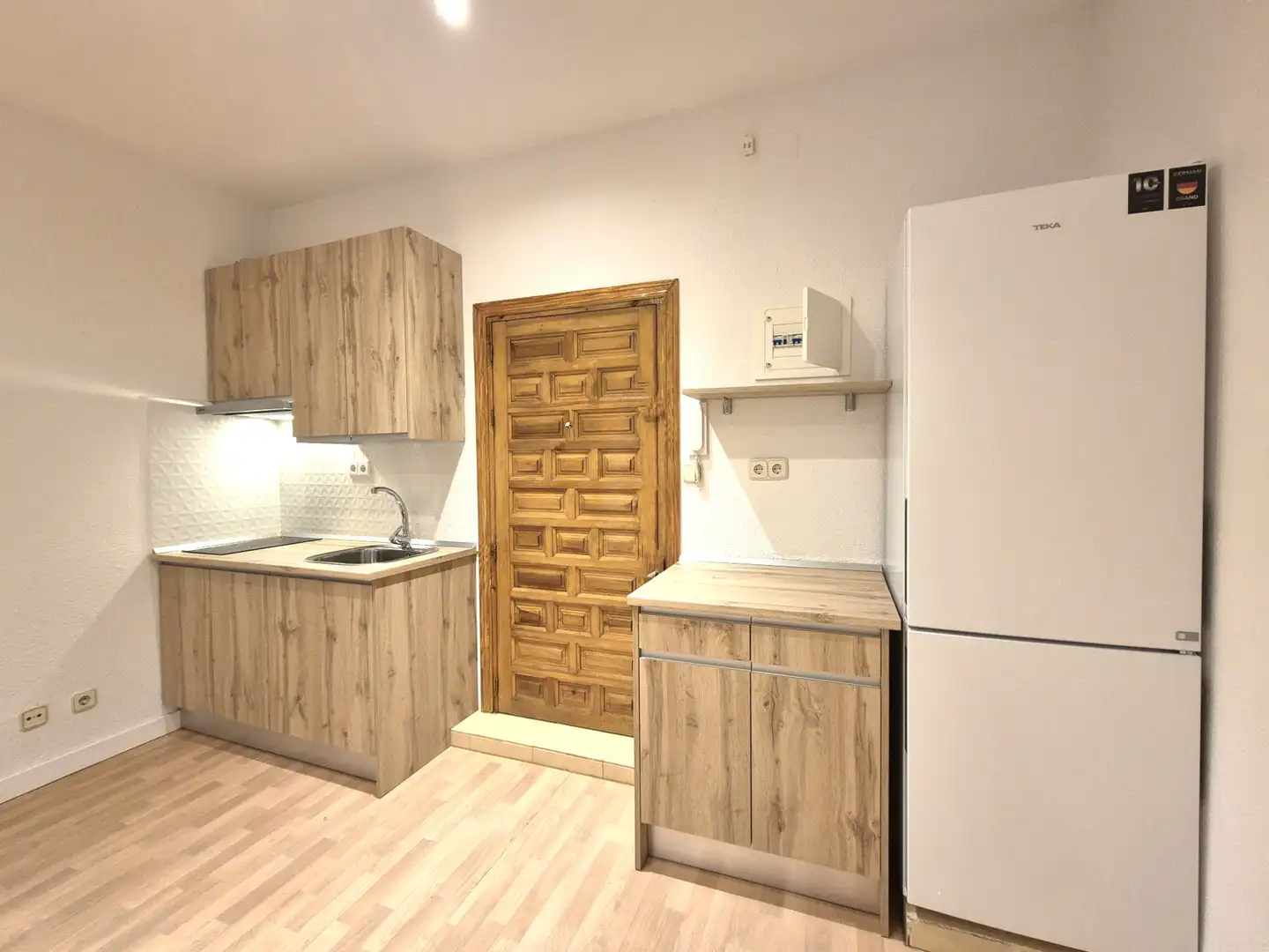 Cuina de Apartament de lloguer en Madrid amb Calefacció i Rentadora
