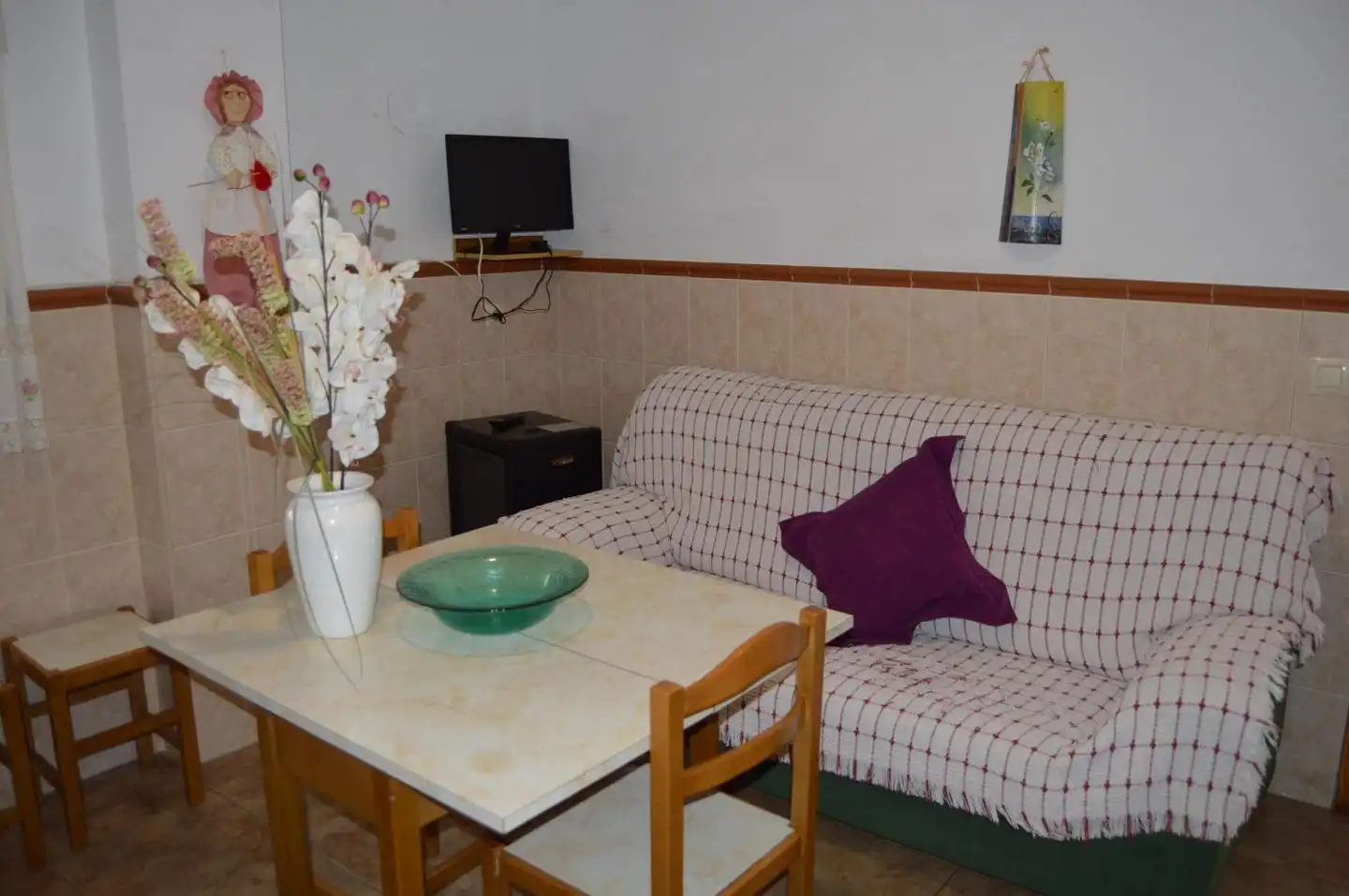 Sala d'estar de Casa o xalet en venda en Torrubia del Campo amb Calefacció, Traster i Moblat