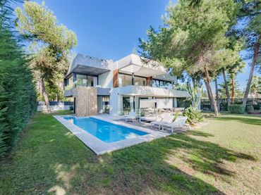 Casa con piscina en venta en Milla de Oro