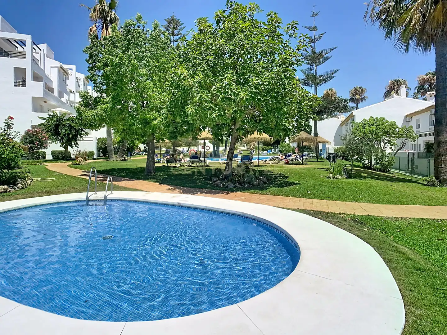 Piscina de Casa adosada en venda en Mijas amb Aire condicionat, Jardí privat i Piscina