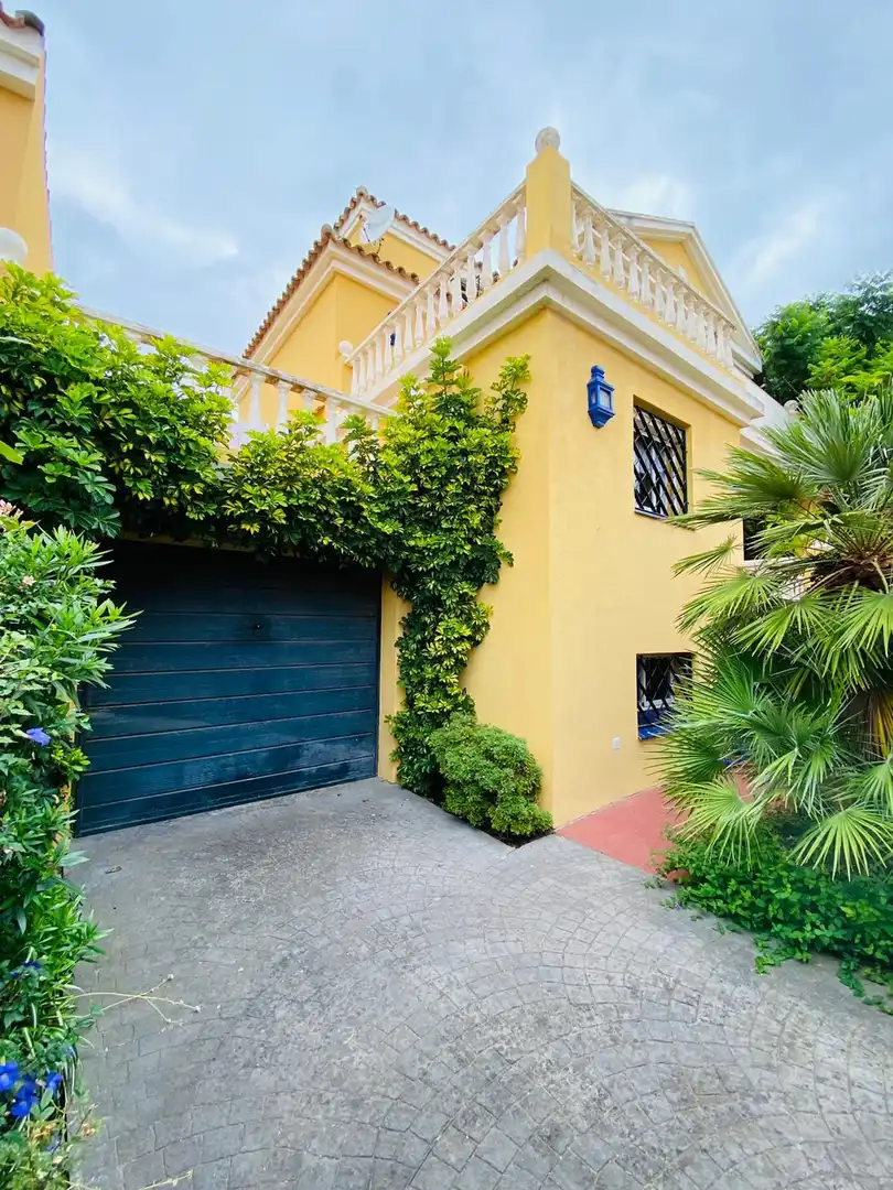 Vista exterior de Casa o chalet de alquiler en Algeciras con Jardín privado, Terraza y Piscina