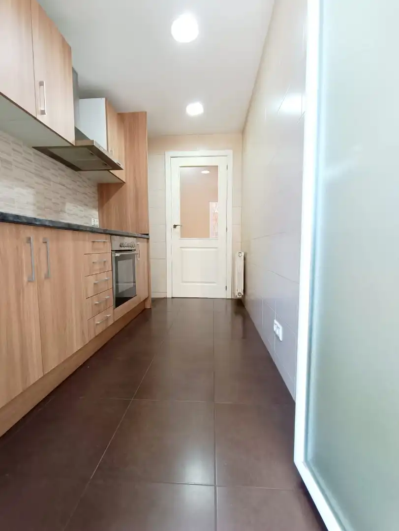 Küche von Erdgeschoss zum Verkauf in Badalona mit Heizung, Parkett und Balkon