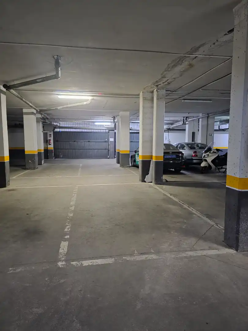Parking of Flat for rent in Madrid  with Air Conditioner, Heating and Furnished