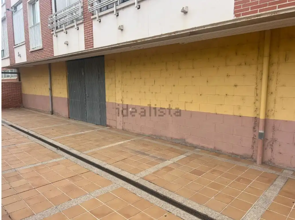 Vista exterior de Local de lloguer en Ávila