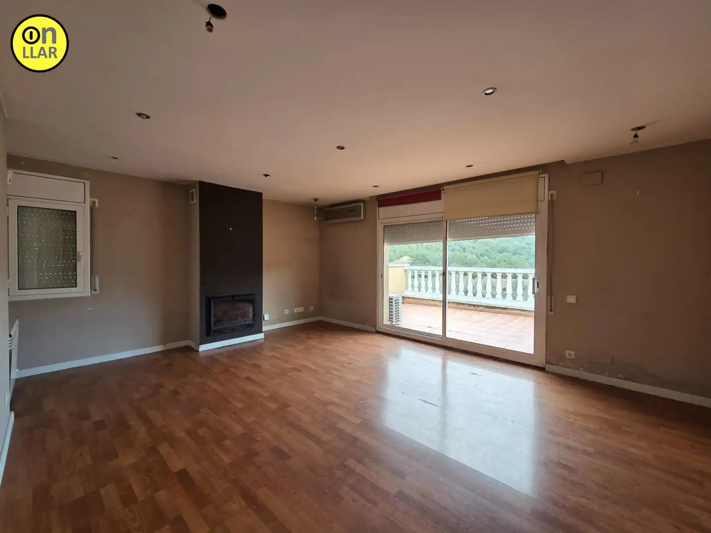 Sala d'estar de Casa o xalet en venda en Canyelles amb Piscina comunitària