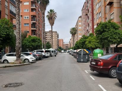 Vista exterior de Pis en venda en  Valencia Capital amb Aire condicionat, Parquet i Balcó