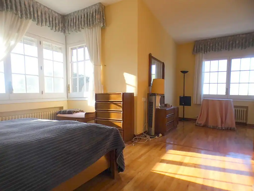 Habitación de Casa o chalet en venta en Premià de Dalt con Calefacción, Jardín privado y Parquet