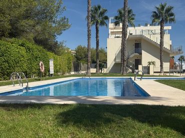 Appartamento con piscina in vendita a Avenida de las Brisas 6