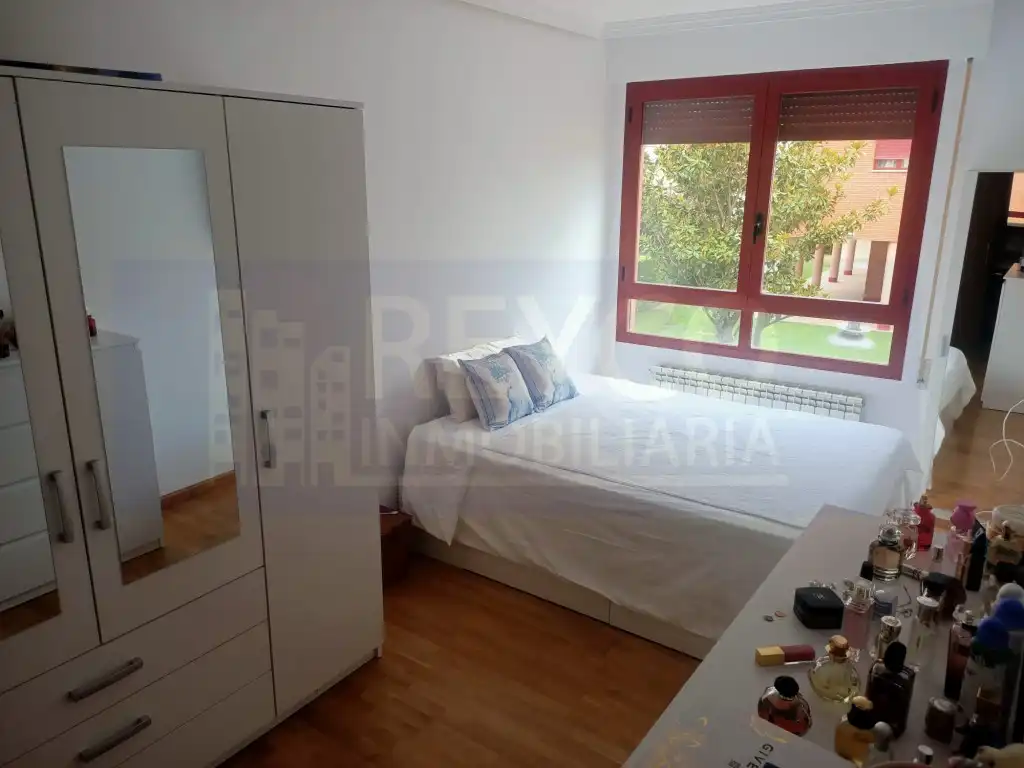Schlafzimmer von Wohnungen zum Verkauf in  Logroño