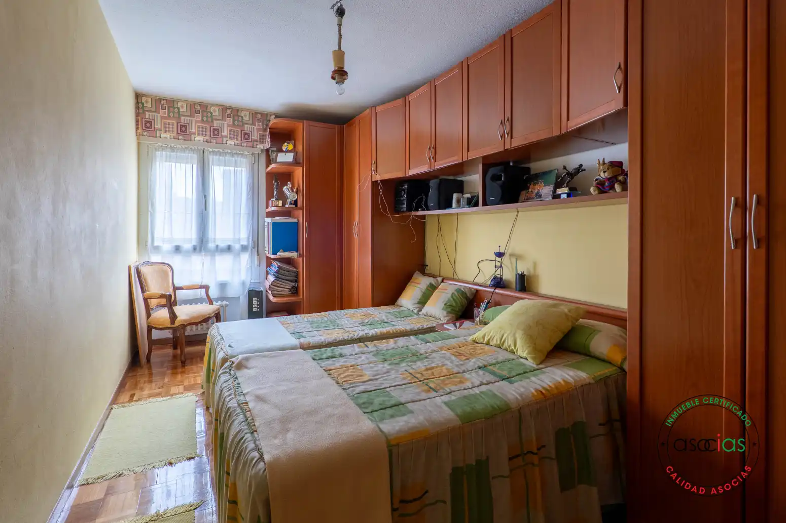 Dormitori de Pis en venda en Gijón  amb Calefacció i Parquet