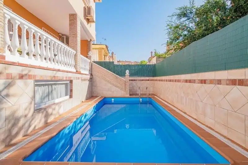 Piscina de Casa o xalet en venda en Jun amb Aire condicionat, Terrassa i Traster