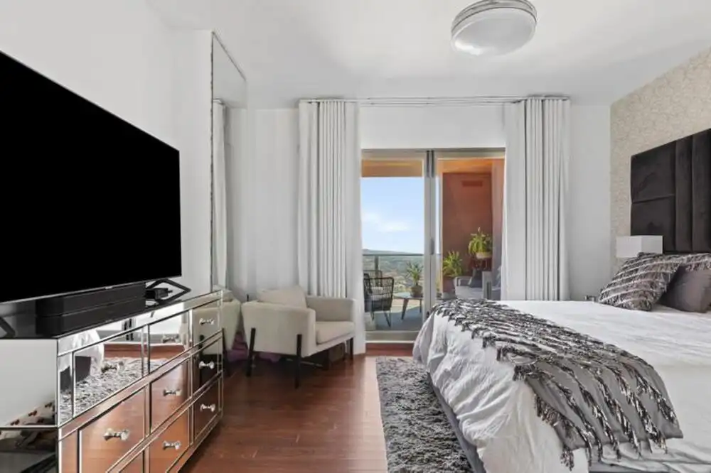 Schlafzimmer von Einfamilien-Reihenhaus zur Miete in Benahavís mit Klimaanlage, Privatgarten und Terrasse