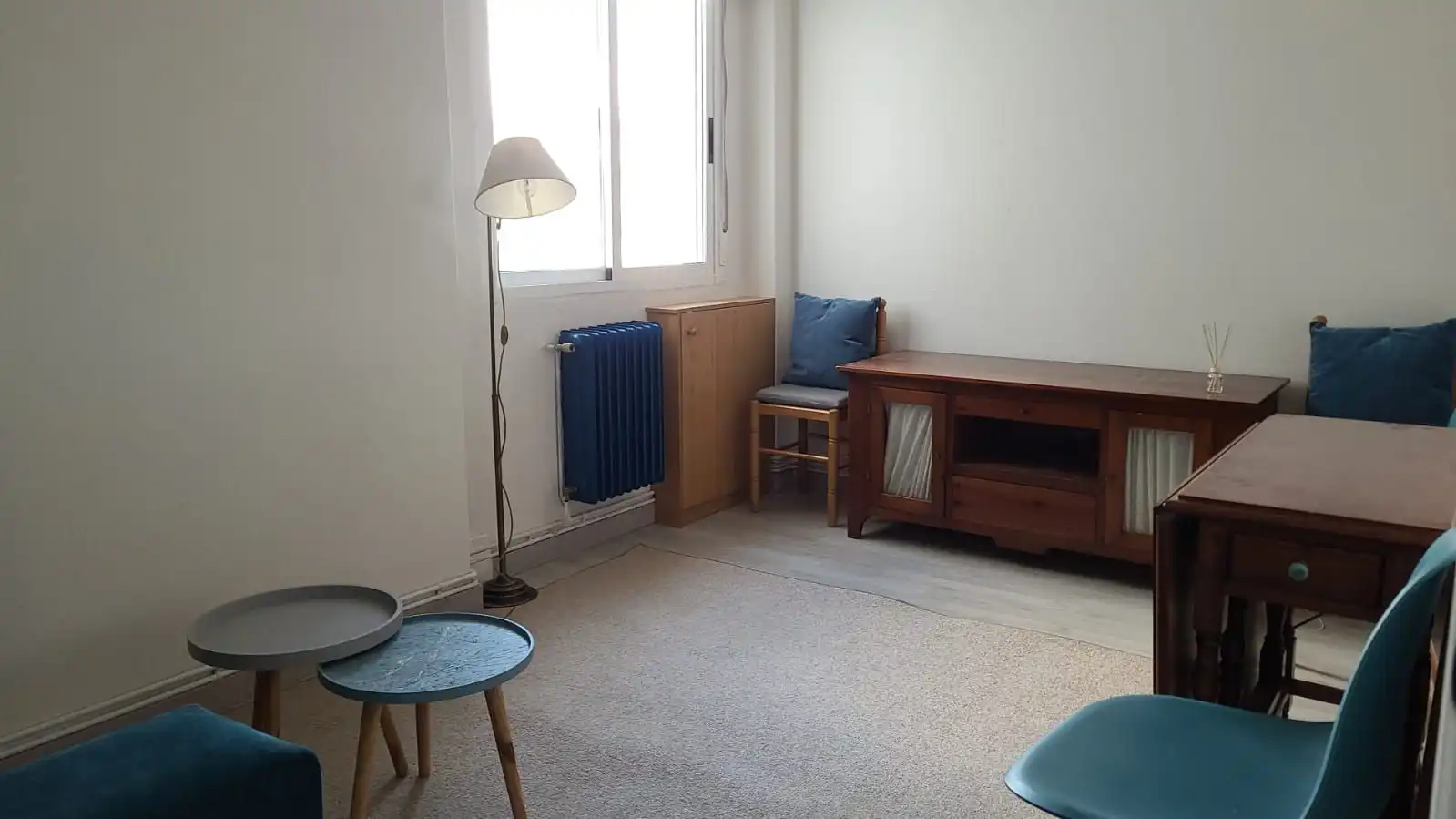 Living room of Apartments for rent in Santiago de Compostela   with Heating, Parquet flooring and Washing machine