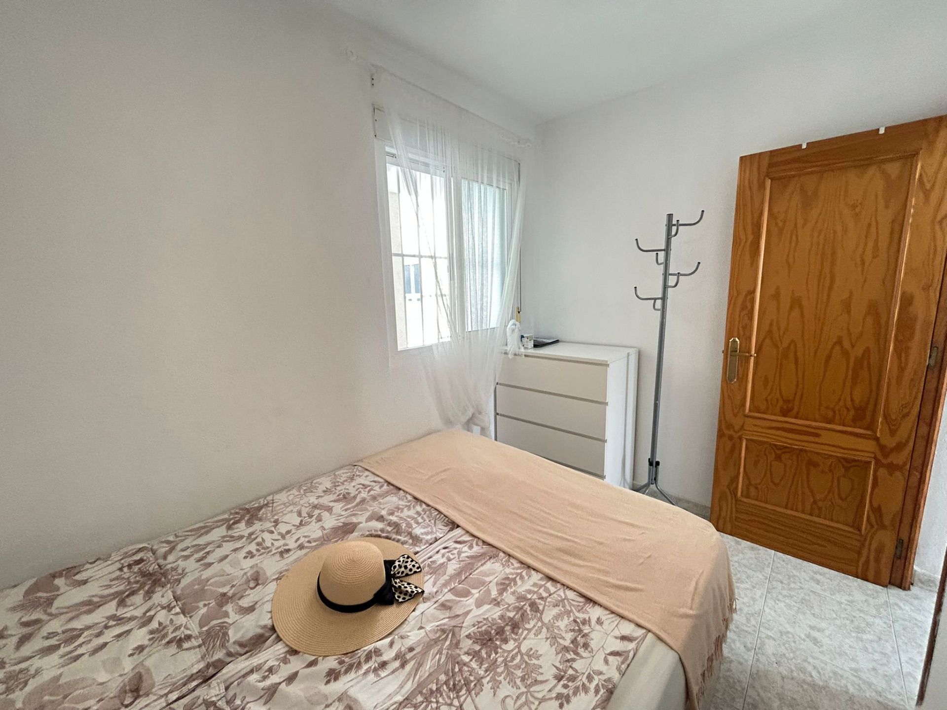 Habitación de Piso en venta en Torrevieja con Aire acondicionado, Terraza y Amueblado