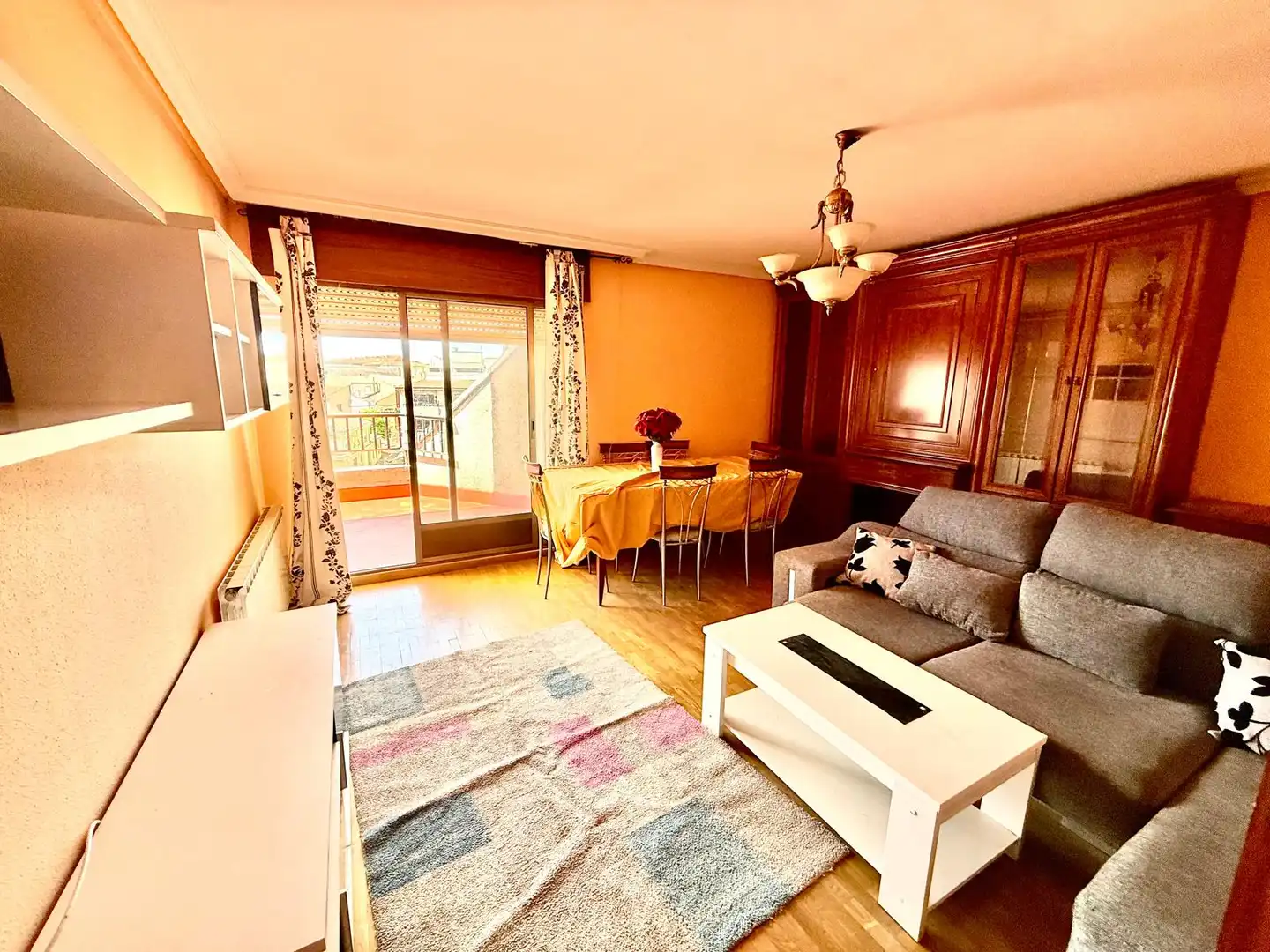Sala de estar de Ático en venta en La Bañeza  con Calefacción, Parquet y Terraza