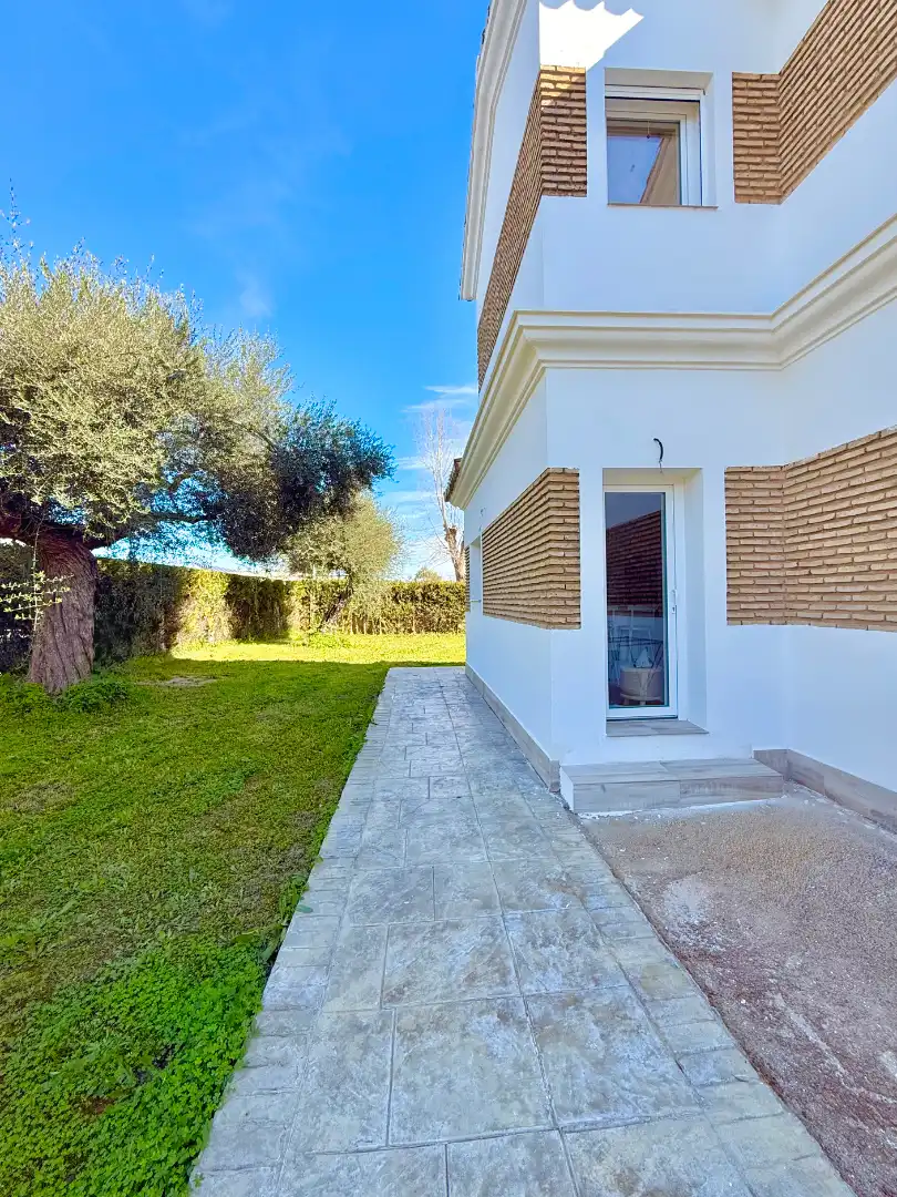 Jardí de Casa o xalet en venda en Espartinas amb Aire condicionat, Calefacció i Jardí privat