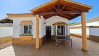 Vista exterior de Casa o xalet en venda en Chiclana de la Frontera amb Aire condicionat, Calefacció i Jardí privat