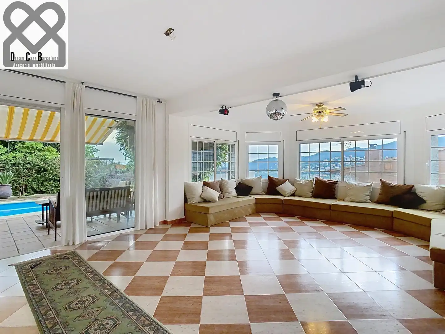 Sala d'estar de Casa o xalet en venda en Caldes de Montbui amb Aire condicionat, Calefacció i Jardí privat
