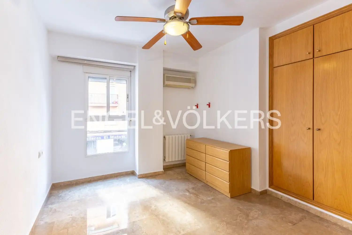 Schlafzimmer von Wohnung zum Verkauf in Valencia mit Klimaanlage, Heizung und Terrasse