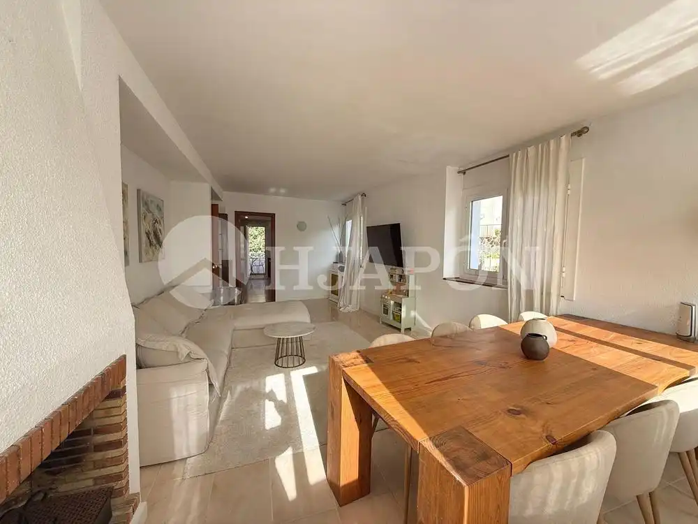 Sala de estar de Casa o chalet en venta en Alella con Aire acondicionado, Calefacción y Jardín privado
