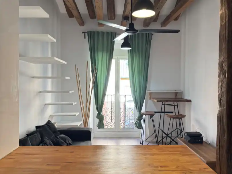Flat with lift to rent in Calle de la Ruda 11