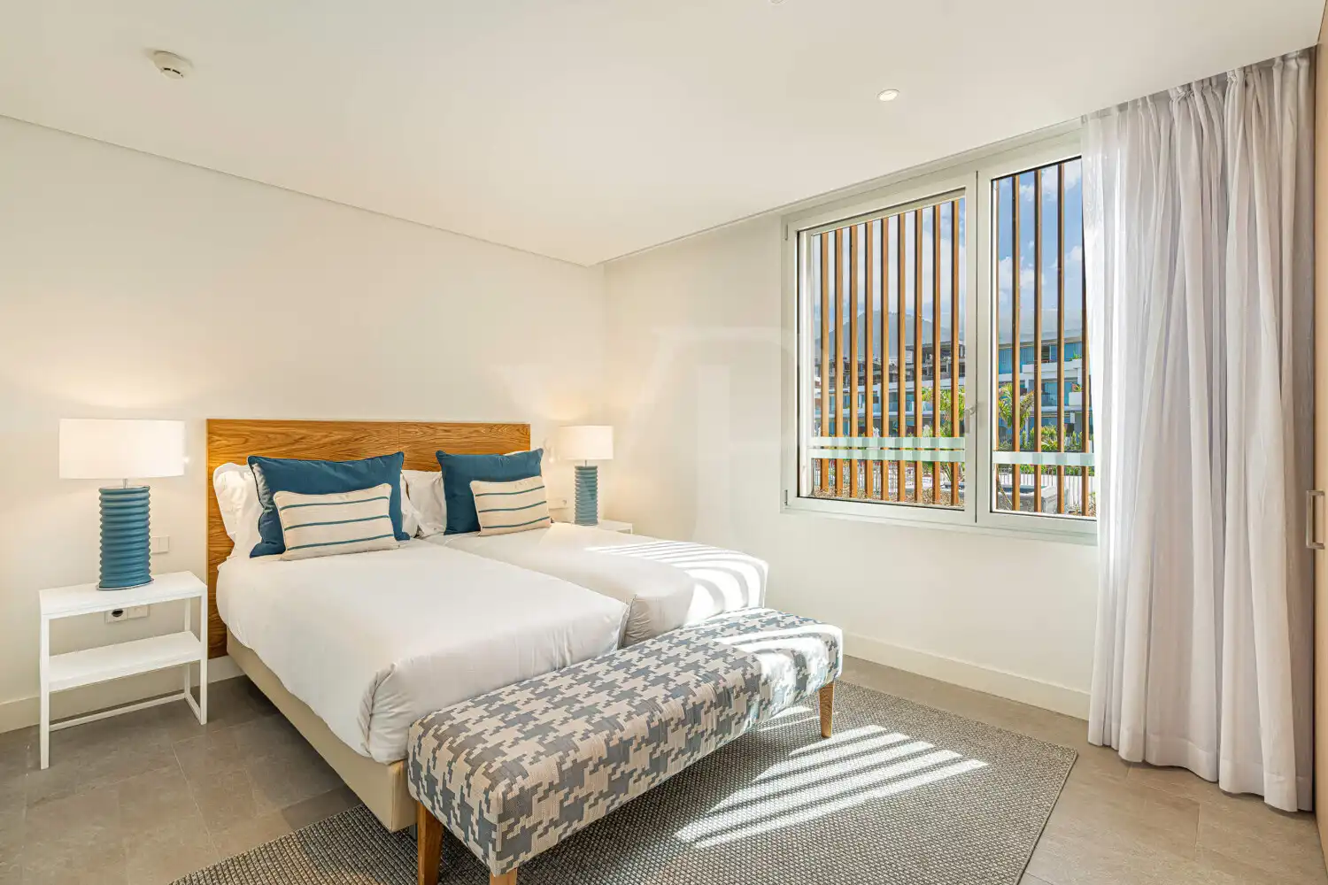 Schlafzimmer von Dachboden zum Verkauf in Guía de Isora mit Klimaanlage, Terrasse und Balkon