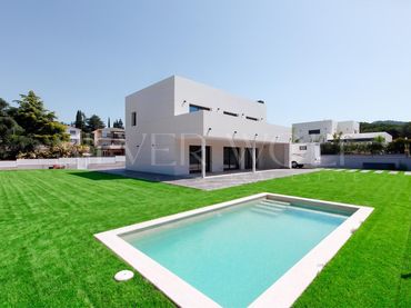Casa con piscina en venta en De La Ginesta