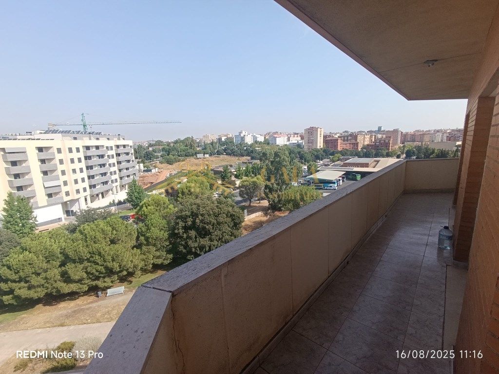 Vista exterior de Pis en venda en Cáceres Capital amb Aire condicionat, Terrassa i Moblat