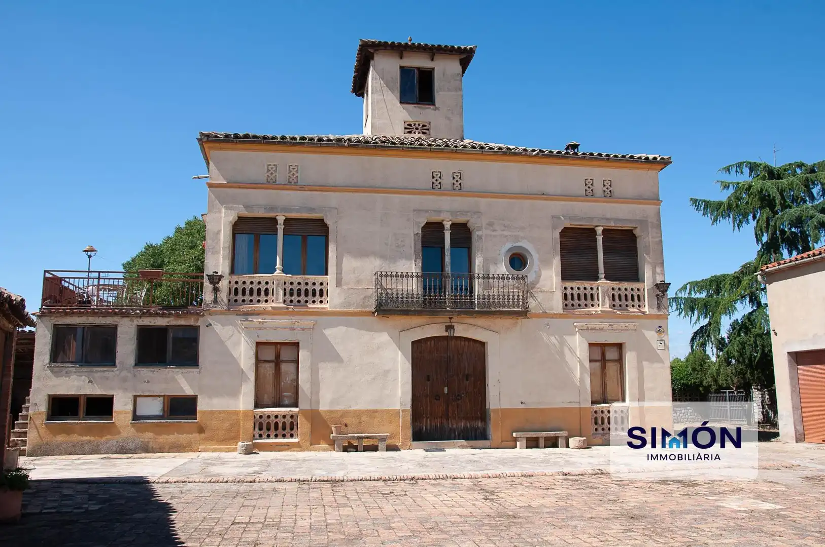 Vista exterior de Finca rústica en venda en Manresa amb Jardí privat, Terrassa i Traster