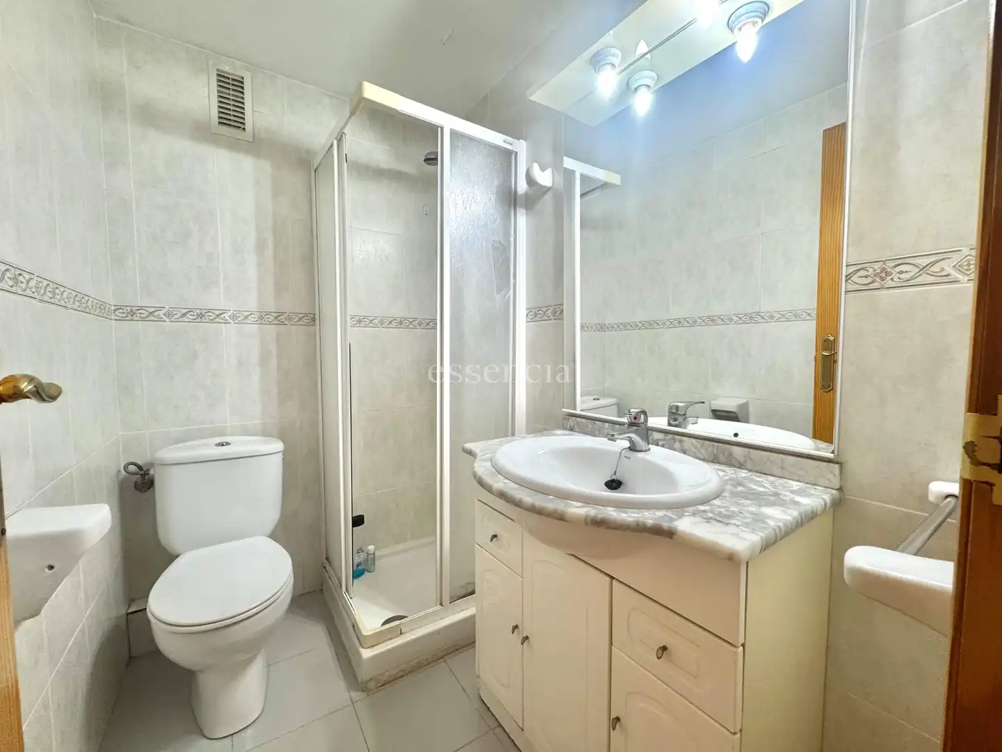 Baño de Piso en venta en Gandia con Balcón