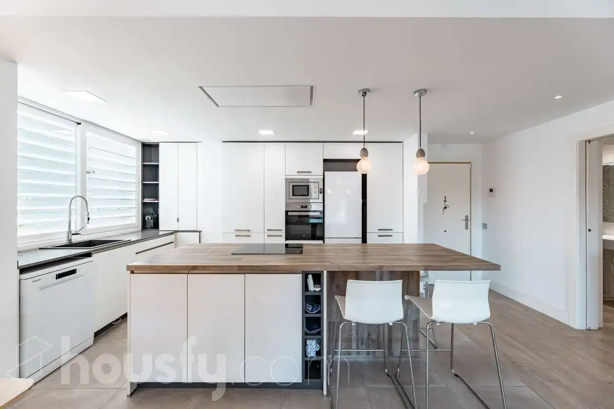 Küche von Wohnung zum Verkauf in Castelldefels mit Klimaanlage, Heizung und Balkon