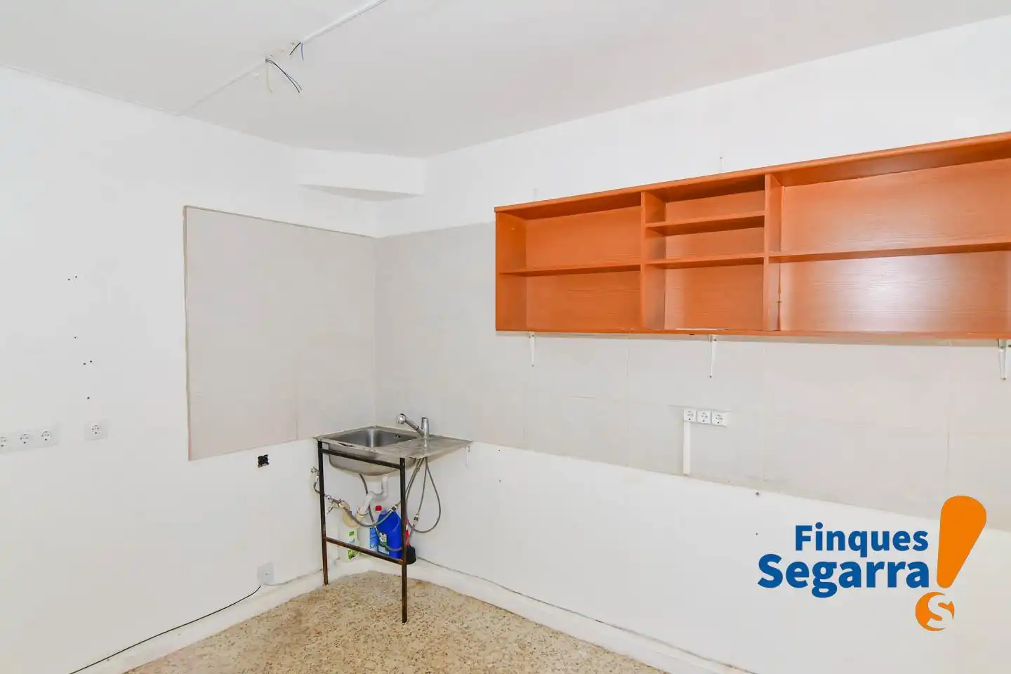 Commercial properties for rent in calle dels Arcs, Coma-ruga platja