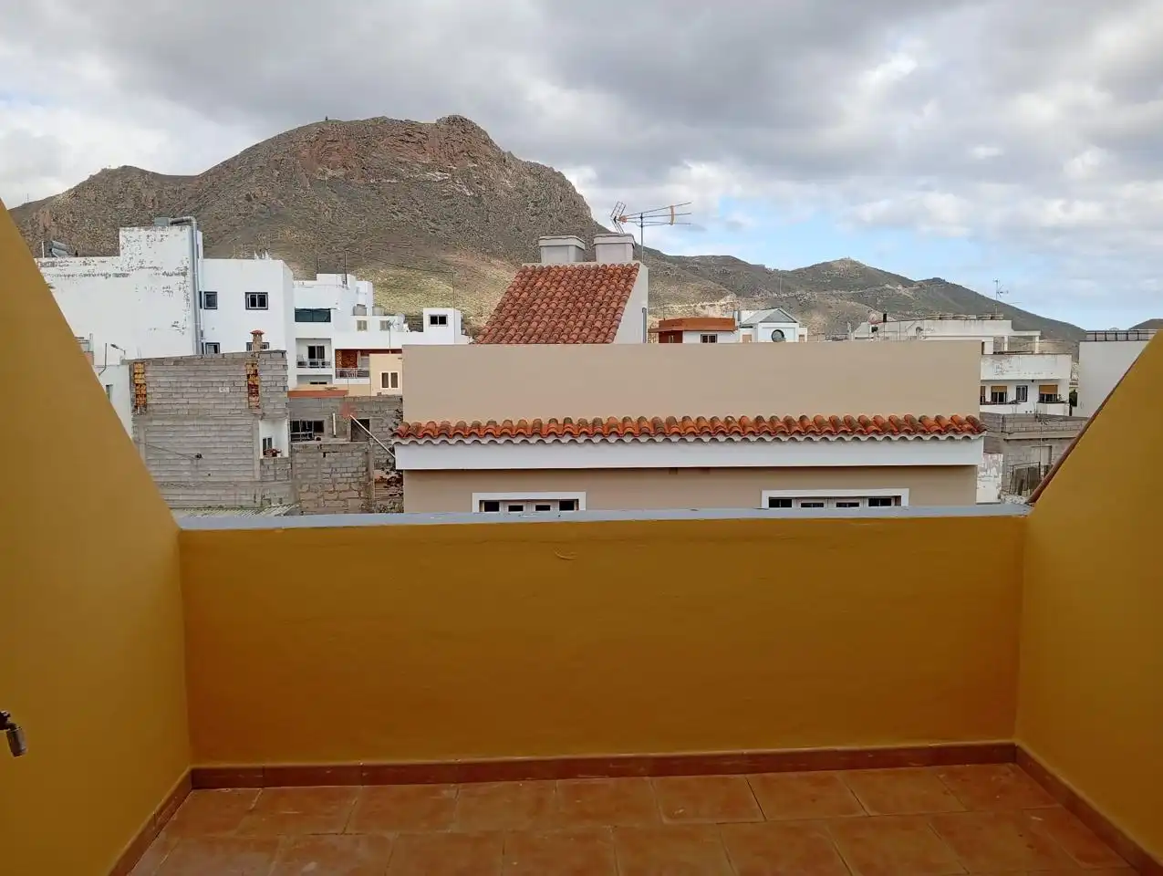 Vista exterior de Casa adosada en venda en Arona amb Terrassa i Traster