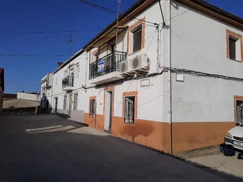 Chalet con jardín en venta en Tejeda de Tiétar, imagen 2