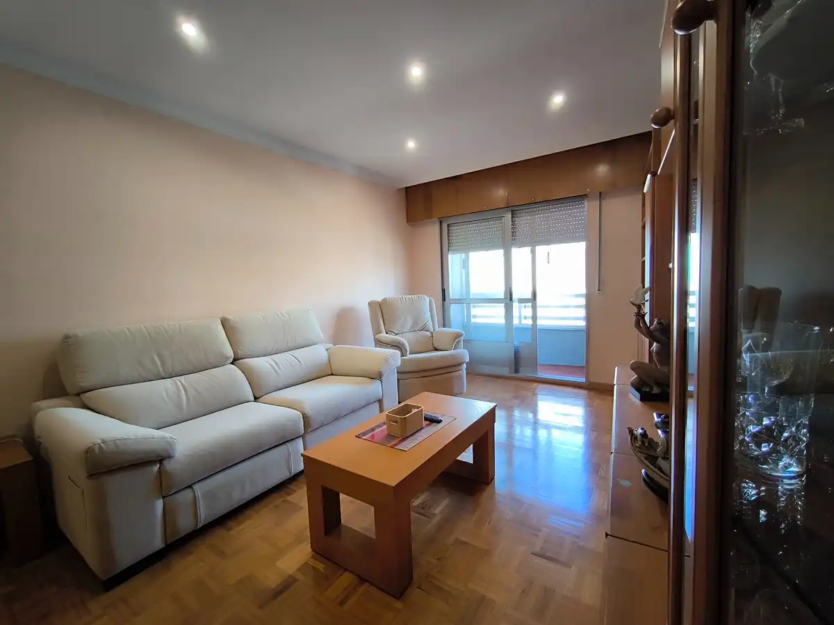 Sala de estar de Piso en venta en Vilagarcía de Arousa con Calefacción, Parquet y Amueblado