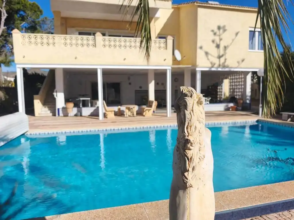 Schwimmbecken von Haus oder Chalet zum Verkauf in Cartagena mit Klimaanlage, Heizung und Privatgarten