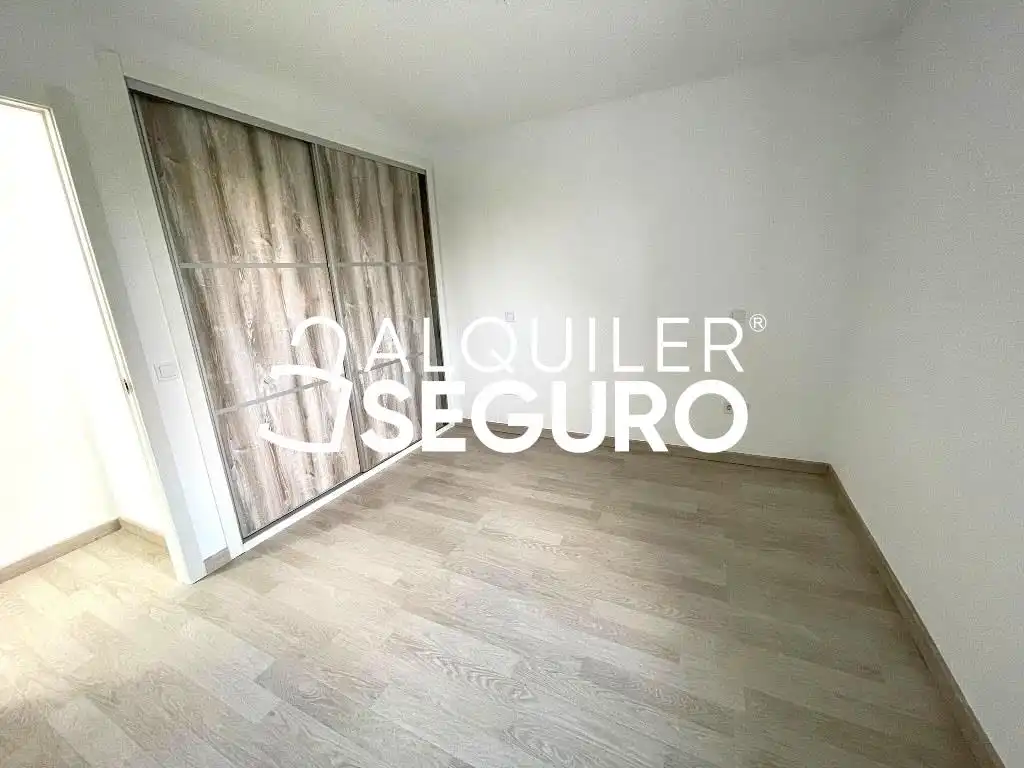 Schlafzimmer von Wohnung zur Miete in Madrid mit Klimaanlage und Heizung