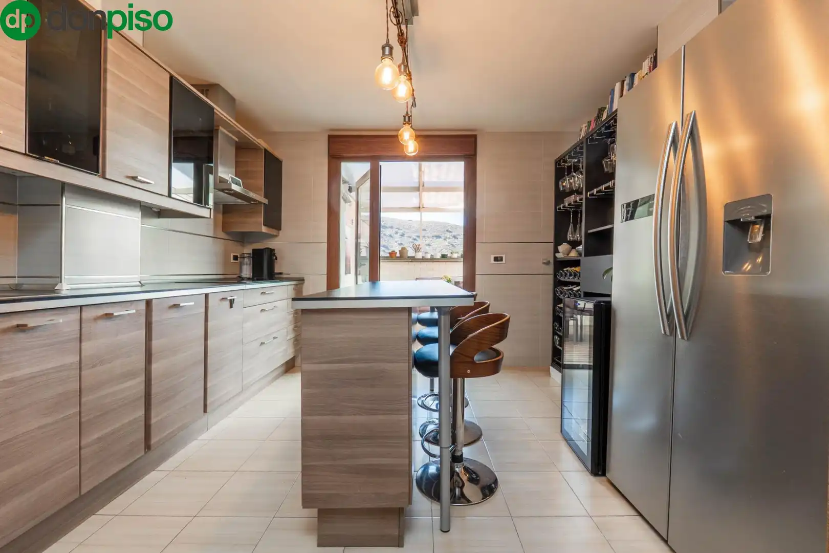 Küche von Einfamilien-Reihenhaus zum Verkauf in Granada mit Klimaanlage und Terrasse