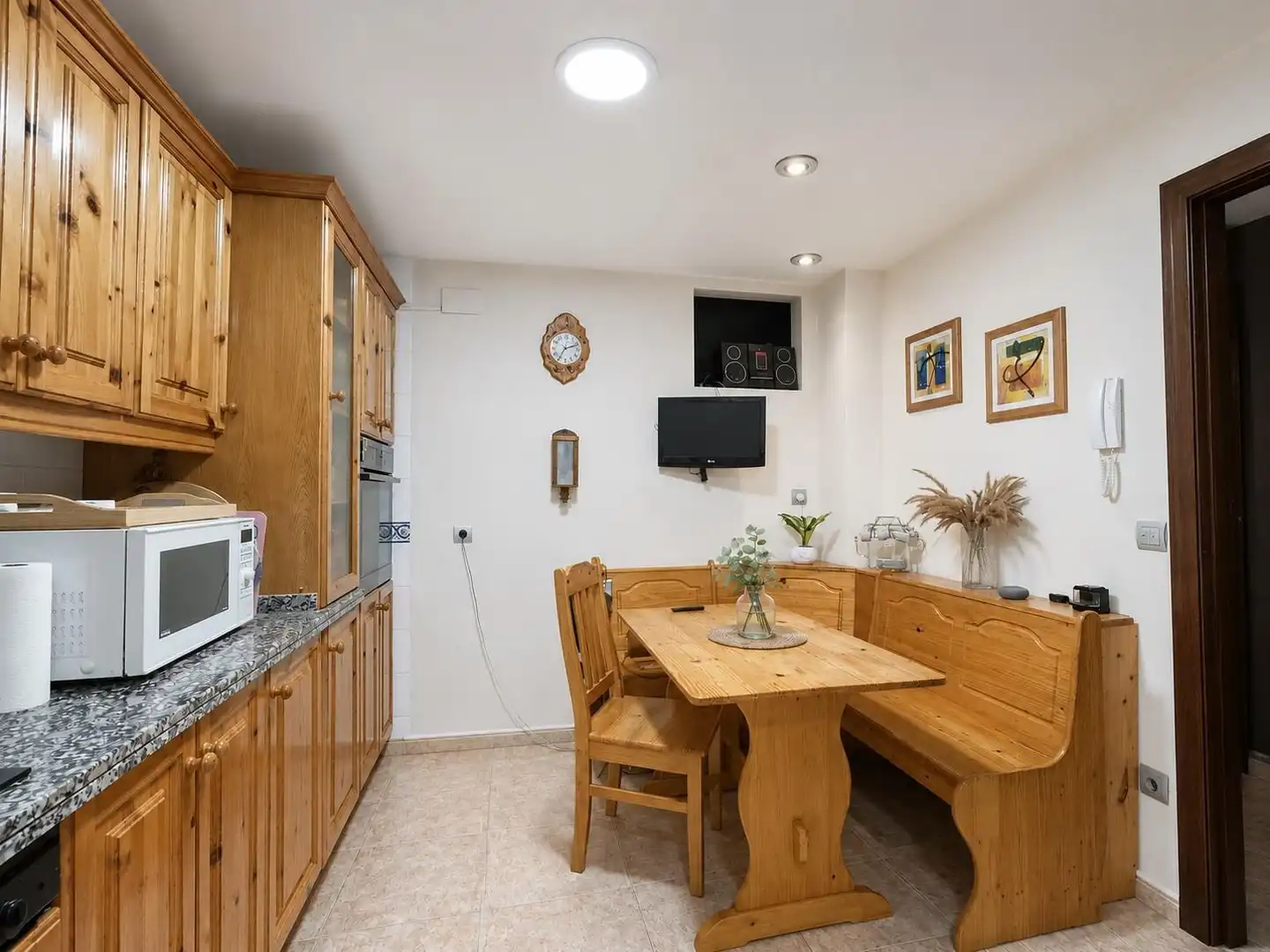 Cuina de Casa o xalet en venda en El Campello amb Aire condicionat, Jardí privat i Terrassa