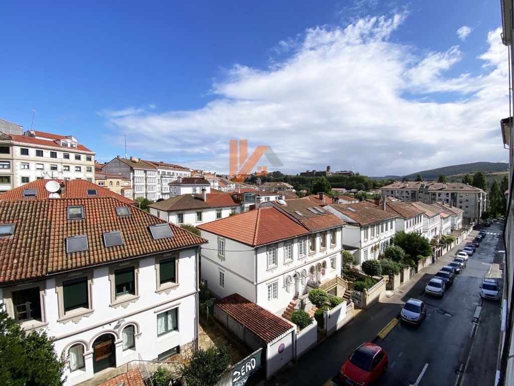 Vista exterior de Pis en venda en Santiago de Compostela  amb Rentadora
