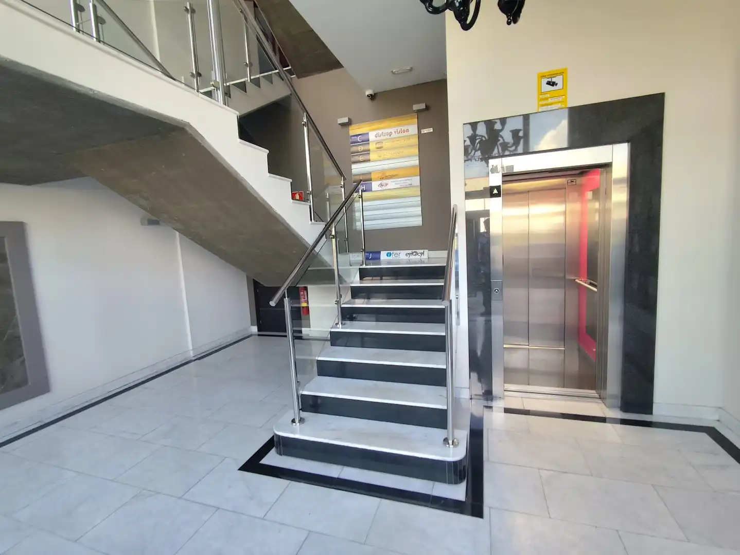 Office space with lift to rent in Calle del Propano, imagen 4