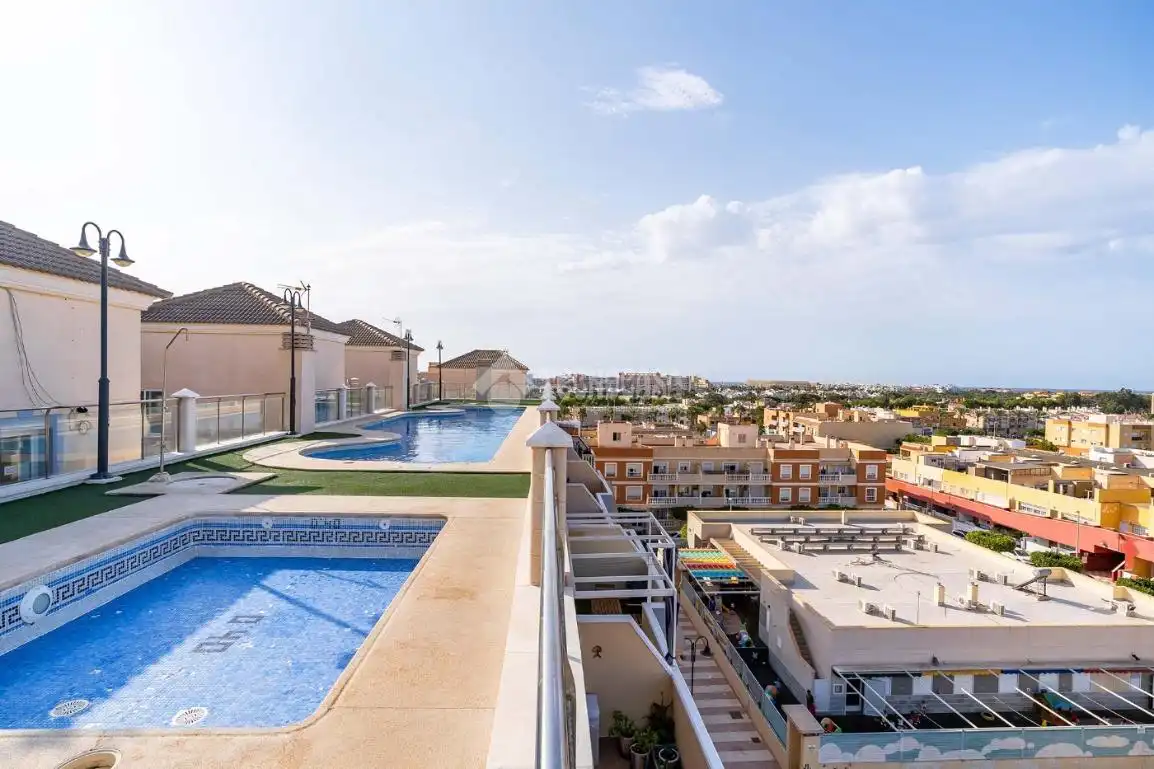 Vista exterior de Piso en venta en Roquetas de Mar con Aire acondicionado, Calefacción y Terraza