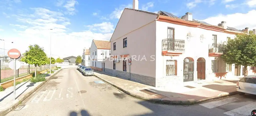 Vista exterior de Casa adosada en venta en Coria del Río con Aire acondicionado, Terraza y Trastero