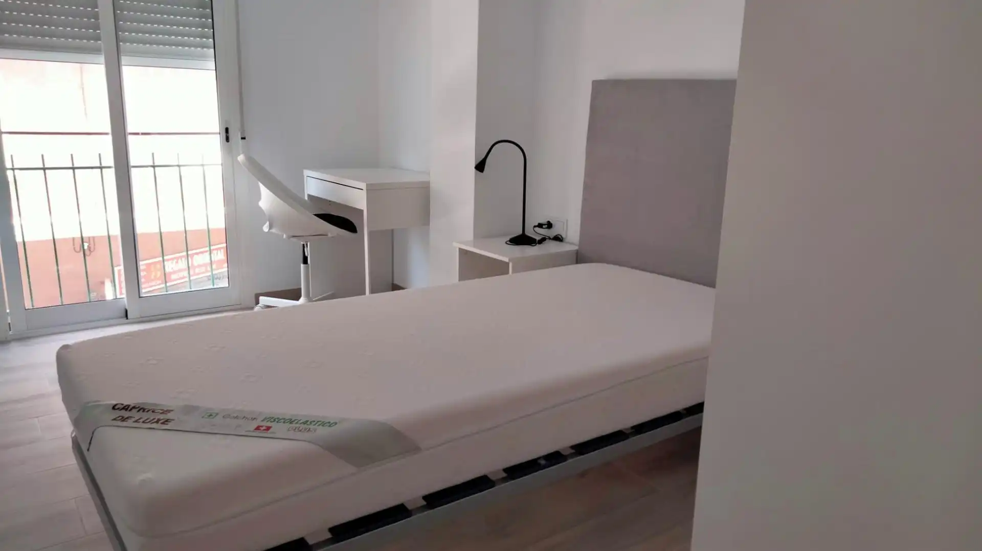 Habitación de Piso de alquiler en Elche / Elx con Amueblado y Balcón