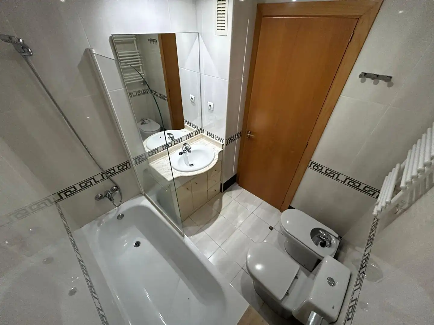 Badezimmer von Wohnung zum Verkauf in Sitges mit Klimaanlage, Heizung und Terrasse